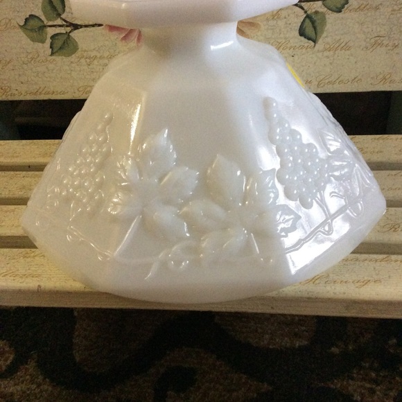 Vintage Anchor Hocking Milk Glass . - Picture 5 of 5